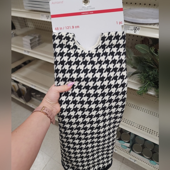 Ashland houndstooth tree skirt - Picture 1 of 1